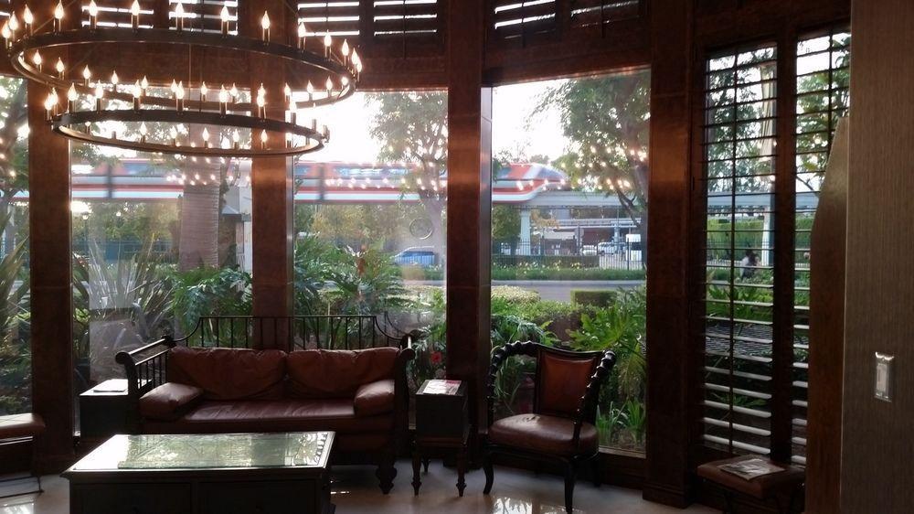 Carousel Inn And Suites อนาไฮม์ ภายนอก รูปภาพ