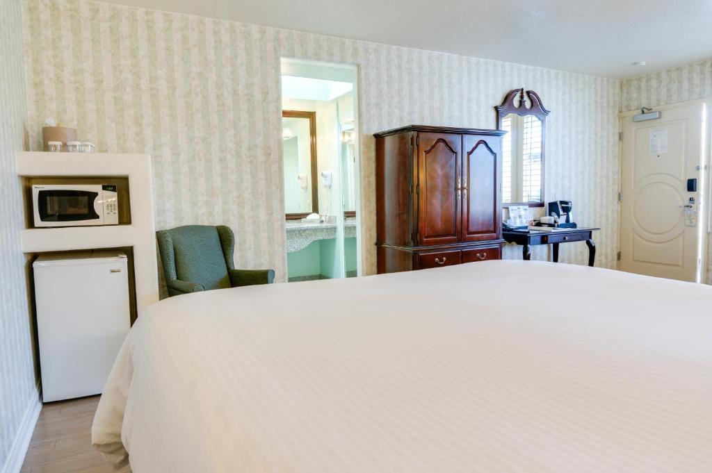 Carousel Inn And Suites อนาไฮม์ ภายนอก รูปภาพ