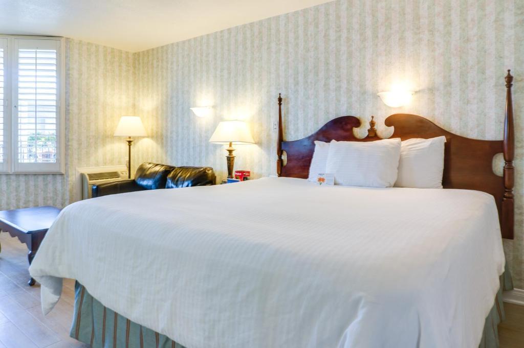 Carousel Inn And Suites อนาไฮม์ ภายนอก รูปภาพ
